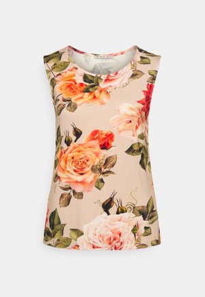 Top sem mangas com padrão floral e base bege. Apresenta rosas grandes em pêssego e rosa, com folhas e trepadeiras verdes por todo o tecido.
