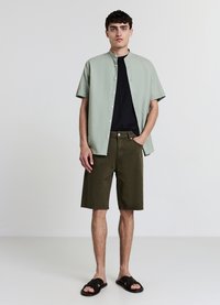 Calliope TASCHE - Jeans Shorts - verde militare