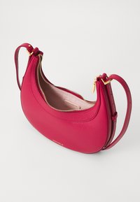 Coccinelle WHISPER - Rankinė - sangria