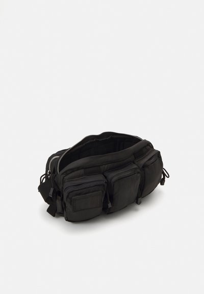 032c TEAM TAG SHOULDER BAG UNISEX - Torbica - black