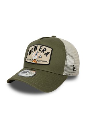 Gorra de béisbol de malla en verde oliva y beige con parche que dice "New Era Buffalo New York" y muestra un personaje de béisbol de dibujos animados.