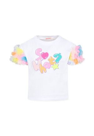 T-shirt bianco con lettering colorato in paillettes che legge "E allora?" e maniche di tulle arcobaleno stratificate. Collo rotondo, maniche corte, vestibilità casual.