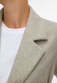 Vero Moda Maternity VMMFORTUNEAYA  GA - Gabardina - silver mink