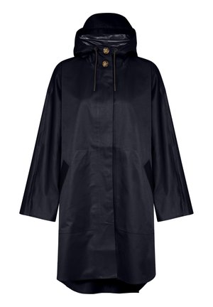 Tumesinine veekindel vihmajope, millel on kapuuts, kaks esikotti ja kaks nuppu. Omab sirget lõiget ja siledat tekstuuri.