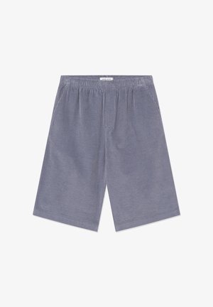 Graue Cordshorts mit elastischem Bund, featuring vertikaler Ripptextur und lockerer Passform. Schlichtes Design ohne Taschen.