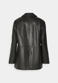 Blazer en cuir noir à texture lisse, avec un col classique, des manches longues et des poignets boutonnés, présenté de dos.