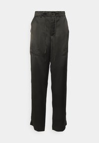 Svart vida byxor, satängmaterial, dragsko i midjan, två framfickor, slät textur, raka sömmar och minimalistisk design.