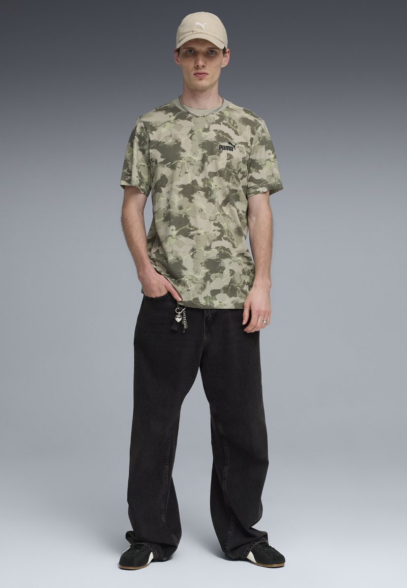 Puma CAMO BEDRUCKTES - Triko s potiskem - pebble gray