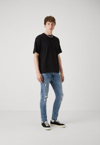 Pier One Karcsúsított farmerek - light blue denim
