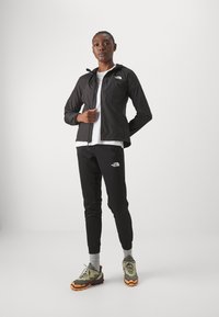 The North Face HIGHER RUN WIND JACKET - Veste de running - black