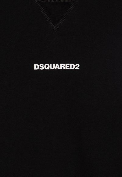 Țesătură neagră cu sigla DSQUARED2 albă imprimată centrat sub detaliul decolteului în formă de V cusut.