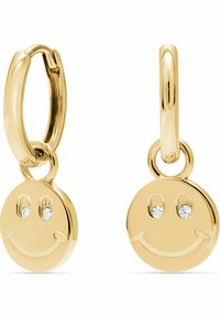 Orecchini a cerchio dorati con ciondoli a faccina sorridente, caratterizzati da due piccole pietre trasparenti per gli occhi e una finitura lucida. Forma circolare con superficie liscia.
