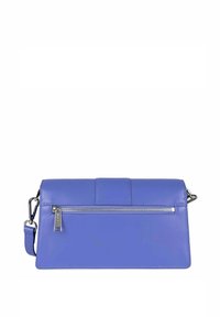 Borsa a tracolla in pelle viola con forma rettangolare slim, dotata di tasca frontale con zip e tracolla rimovibile. Texture liscia.