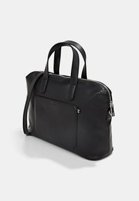 Schwarze Lederhandtasche mit zwei Griffen, Reißverschluss und einer Fronttasche. Glatte Struktur, rechteckige Form und dezentes geprägt Logo-Detail.