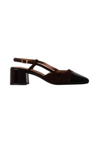 Chaussure slingback femme noire et marron foncé avec un petit talon épais et un bout pointu brillant avec une bride réglable à boucle dorée.