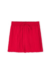 Pantalones cortos de tela roja arrugada con cintura elástica y cierre de cordón. Presentan un ajuste holgado y bordes rematados.