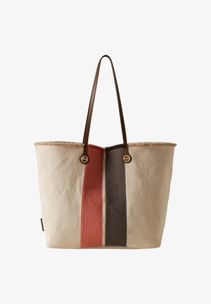 Borsa shopper in tela beige con strisce verticali rosse e marrone scuro, manici in pelle marrone e piccola frangia sul bordo superiore.