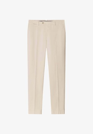 Beige slim-fit broek met riemlussen, knoopsluiting aan de voorkant en zijszakken, plat weergegeven tegen een witte achtergrond.