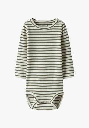 Langärmliger Bodysuit in Creme mit olivgrünen horizontalen Streifen. Verfügt über eine weiche Rippstruktur und Druckknöpfe am Boden.