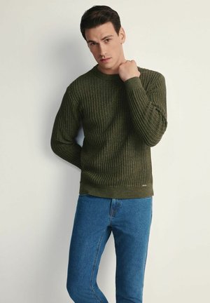 - Sweter