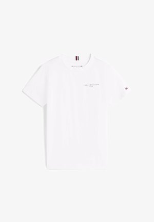 Biela tričko s krátkym rukávom od Tommy Hilfiger s malým logom na hrudi a vlajkovým emblémom na ľavom rukáve.