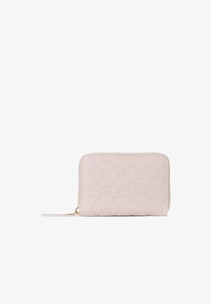 Portafoglio compatto in pelle rosa chiaro con loghi circolari in rilievo e chiusura con cerniera e linguetta su sfondo bianco.