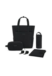 Set di borse tote nere che include una grande borsa tote, una piccola pochette, un portabottiglie isolato e due cinturini. Realizzate in tessuto resistente con una texture liscia.