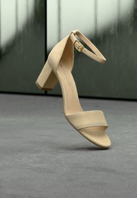 Επιλέχθηκε, sand