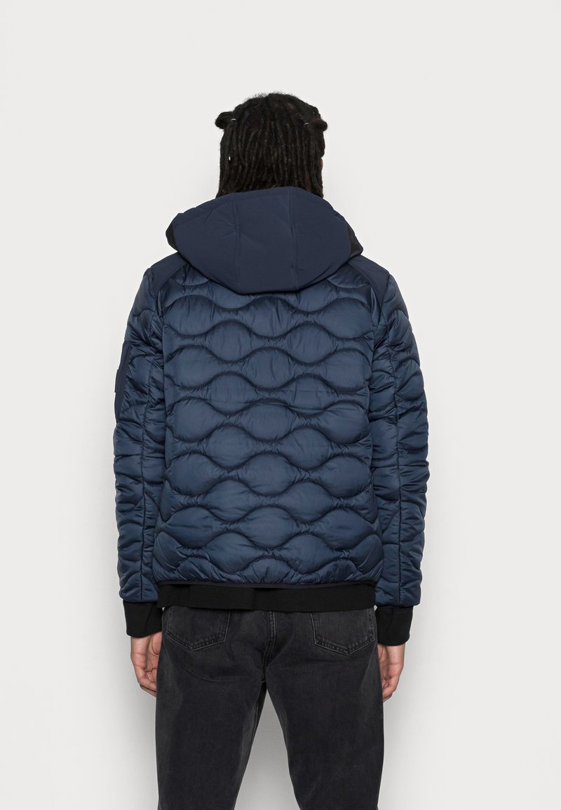 Herren Leichte Jacken | Calvin Klein LIGHTWEIGHT ONION QUILT JACKET Übergangsjacke calvin navy/dunkelblau - TK16131 Herren Leichte Jacken | Calvin Klein LIGHTWEIGHT ONION QUILT JACKET Übergangsjacke calvin navy/dunkelblau - TK16131