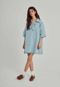 Unausgewählt, light blue wash
