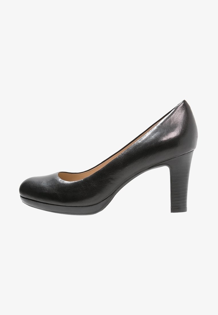 Chaussure à talon haut pour femme en cuir noir, avec un bout arrondi et un talon bloc empilé, vue de profil sur fond blanc.
