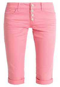 Jeans cortos rosas hechos de una mezcla de algodón, con cierre de cinco botones y puños enrollados. Textura suave con bolsillos laterales.