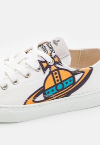 Vivienne Westwood Tenisky - white