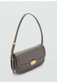 Szara skórzana torebka o zaokrąglonym kształcie, z złotymi akcentami, pojedynczym paskiem na ramię. Gładka faktura i minimalistyczny design.