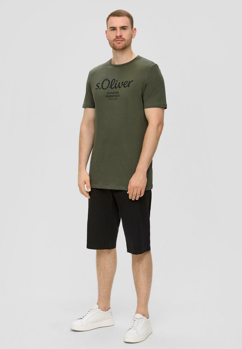 s.Oliver MIT LOGO - T-shirt imprimé - olivgrün