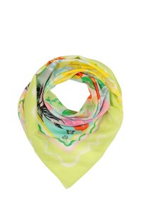 Foulard di seta in colori vivaci, caratterizzato da motivi floreali con verdi, rosa e gialli. Leggera texture, forma triangolare e finitura liscia.
