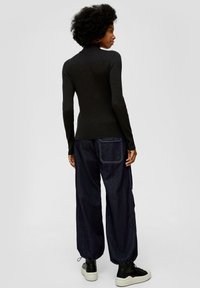 QS Sweter