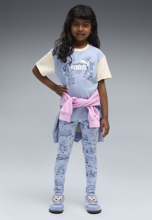 Puma, PUMA X DORA THE EXPLORER RELAXED GRAPHIC T-SHIRT - Printtipaita - chambray blue
