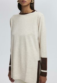 Touché Privé COLOR BLOCKED - Svetr - mink