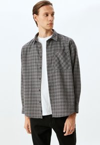 Vapaa-ajan kauluspaita - black