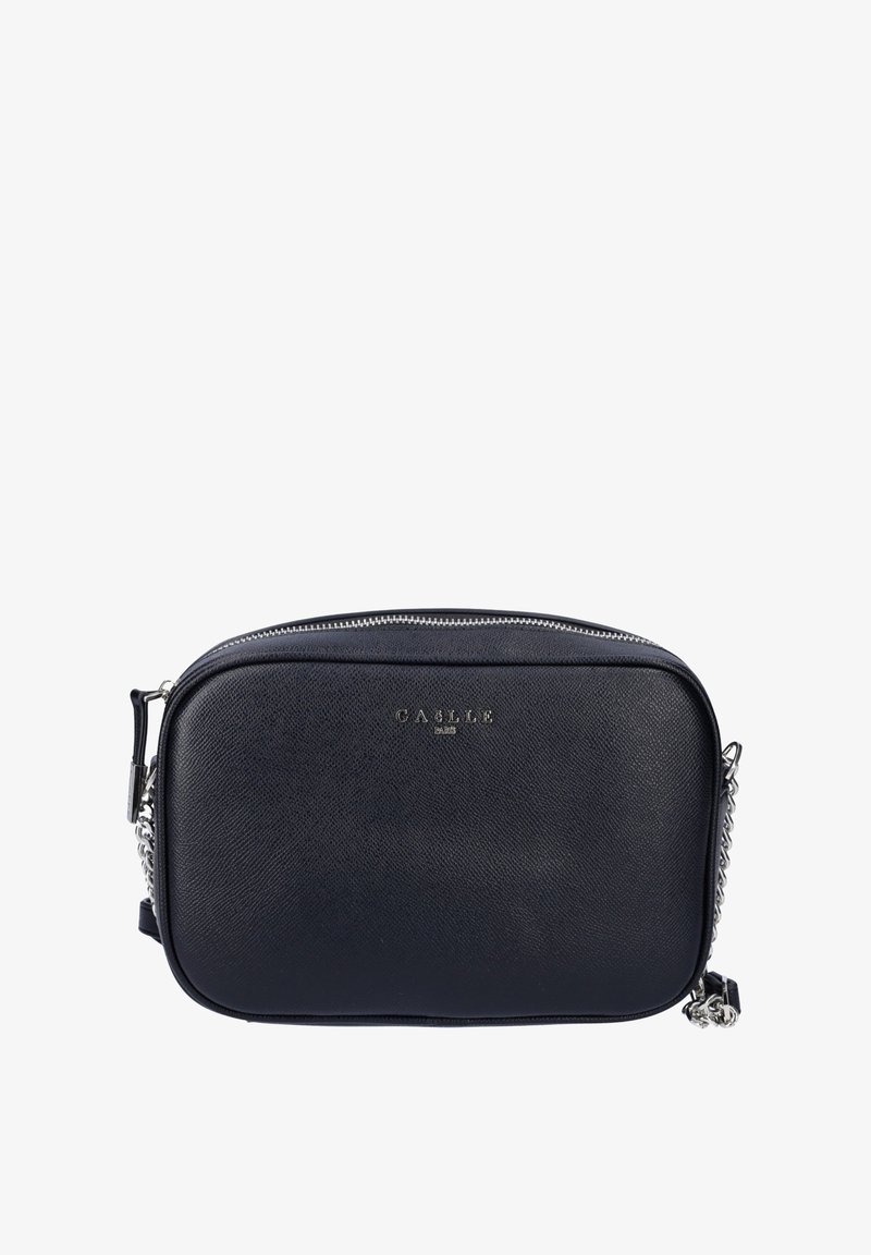 Borsa a tracolla in pelle nera con forma rettangolare, chiusura con zip, tracolla in catena argentata e logo del marchio impresso nella parte anteriore.