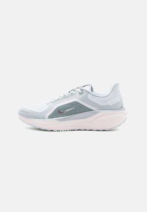 AIR ZM PEGASUS 41 GTX - Zapatillas de trail running - light pumice/metallic silver-coloured/pure platinum-coloured/silt red