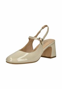 Scarpe slingback in pelle verniciata beige con punta chiusa, fibbia regolabile e tacco basso a blocco. Texture liscia e design minimalista.