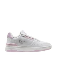 Weißer Sneaker mit niedrigem Schaft, hellrosa Akzenten, Schnürsenkeln, gepolsterter Sohle und dekorativem perforiertem Logo an der Seite.