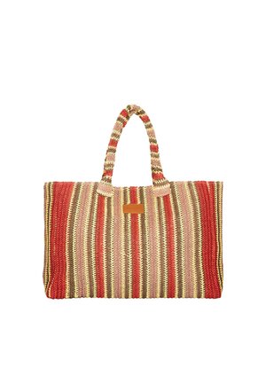 Grande borsa tote intrecciata con strisce verticali rosse, beige, gialle e marroni, con due manici e una piccola etichetta rettangolare.