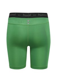 Groene sportshorts met een zwarte elastische tailleband met het "hummel" logo. Glad textuur met een aansluitend ontwerp en minimale stiksels.