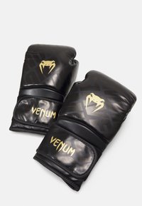 Gants de boxe noirs en cuir avec des accents dorés. Présente un branding bien en évidence, une texture lisse et un design élégant.