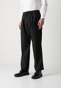 HUGO RAVI - Pantalon classique - black
