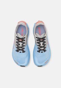 Altra MONT BLANC CARBON - Trail tekaški čevlji - gray/blue
