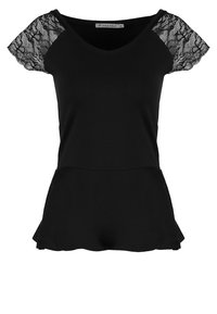 Černý top s krátkými krajkovými rukávy, výstřihem do V a zvonovou peplum spodní částí. Materiál je hladký a elastický, což zajišťuje pohodlí a dobré padnutí.